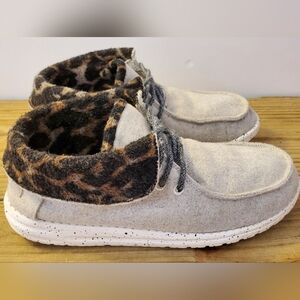 Hey Dude Lace-up Women's sz9 Britt Gray Cheetah Cuff Lace-up Shoes Bootie
